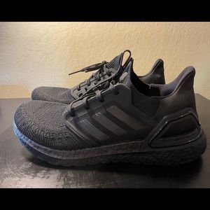 Ultraboost “triple black”